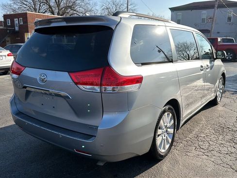 Used 2011 Toyota Sienna XLE image 5