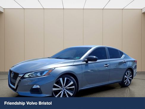 Used 2020 Nissan Altima 2.5 SR w/ Premium Package FWD image 1