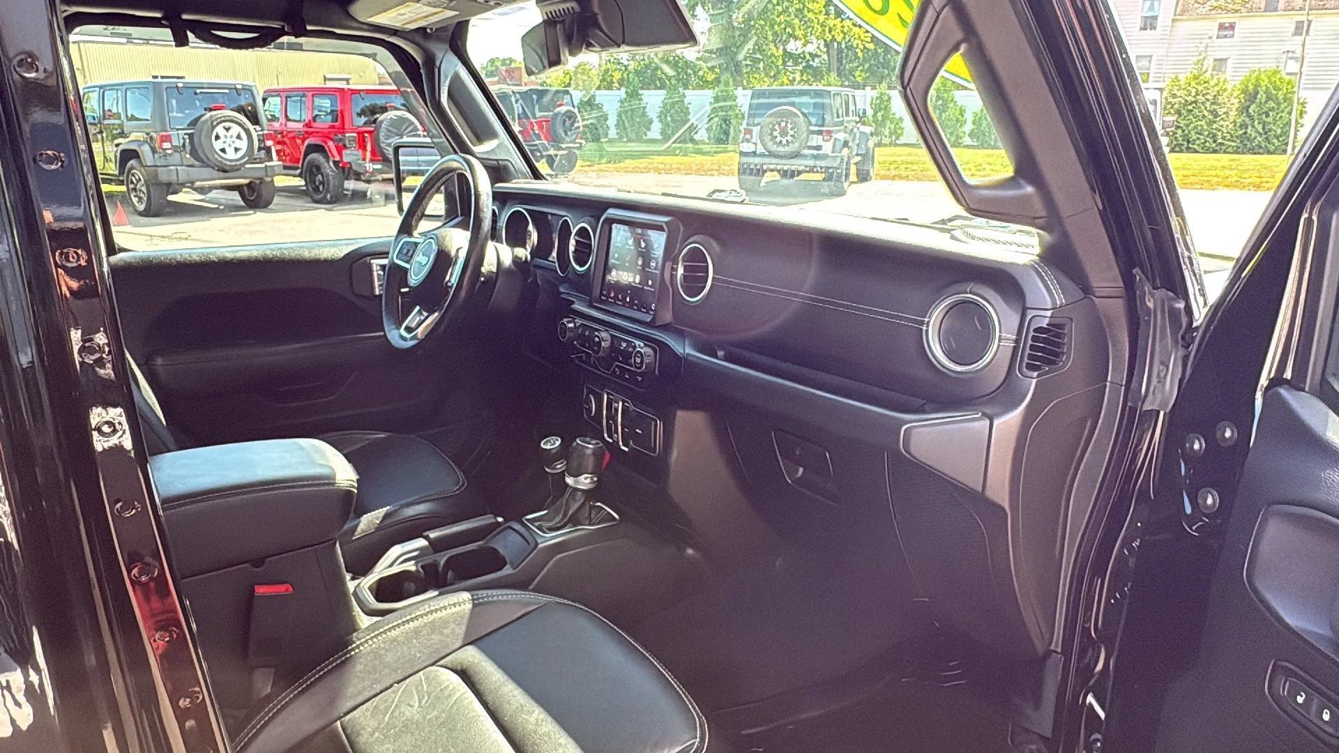 Used 2020 Jeep Gladiator Overland AWD/4WD image 29