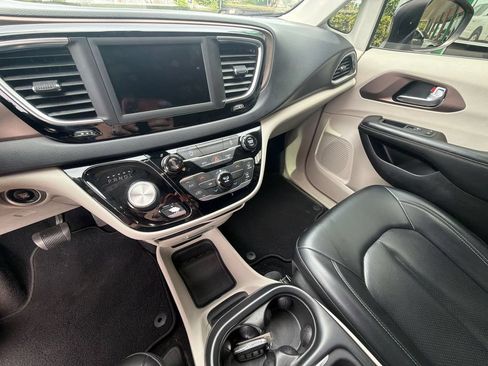 Used 2021 Chrysler Voyager Lxi FWD image 20