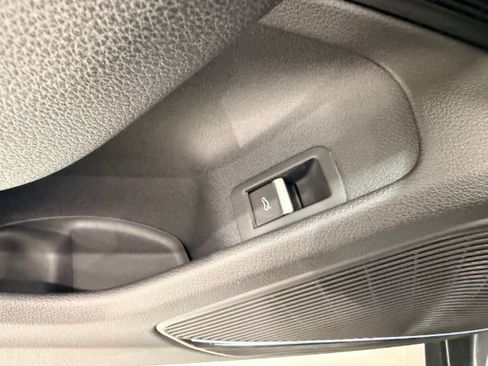 Used 2017 Audi A4 2.0T Ultra Premium Plus w/ Premium Plus Package FWD image 18