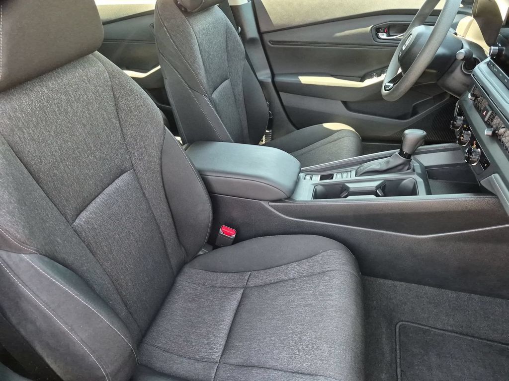 Used 2025 Honda Accord SE image 30