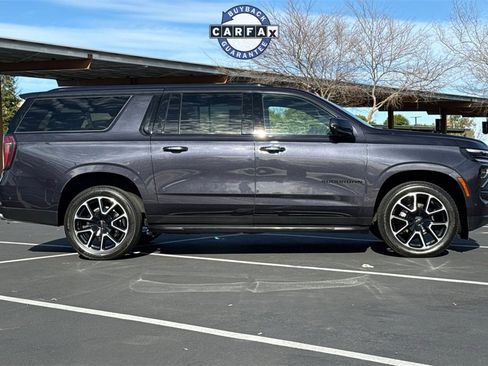 Used 2025 Chevrolet Suburban RST image 8