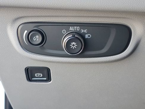 Used 2023 GMC Terrain SLE FWD image 25
