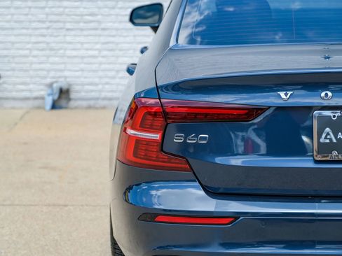 Used 2021 Volvo S60 T5 Momentum image 40