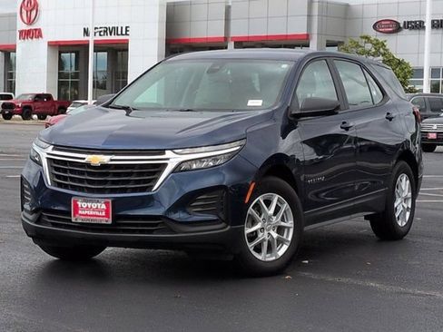 Used 2023 Chevrolet Equinox LS w/ Driver Confidence II Package FWD image 2