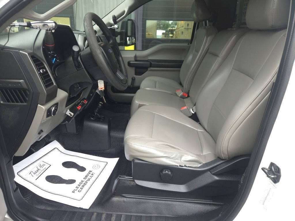 Used 2017 Ford F550 4x4 Regular Cab Super Duty image 14