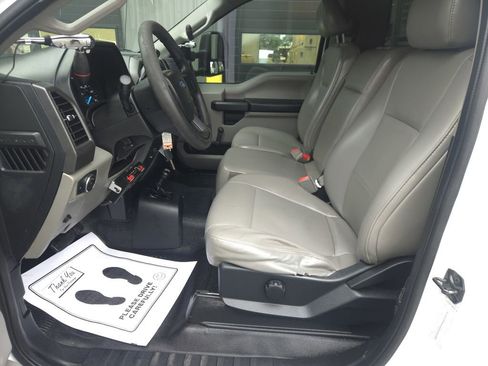 Used 2017 Ford F550 4x4 Regular Cab Super Duty image 14