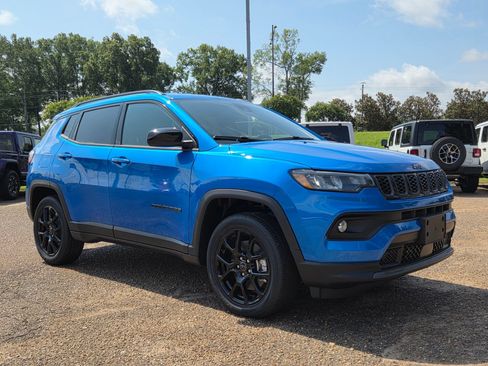 New 2026 Jeep Compass Latitude AWD/4WD image 3