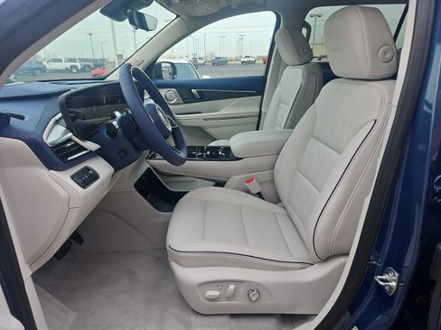 Used 2025 Buick Enclave Avenir w/ Super Cruise Package image 7