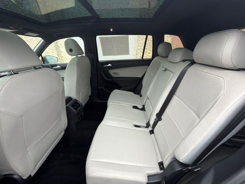 Used 2020 Volkswagen Tiguan SE R-Line image 24