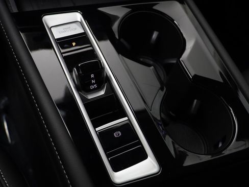 Used 2025 Volkswagen Atlas SE w/ Black Wheel Package image 10