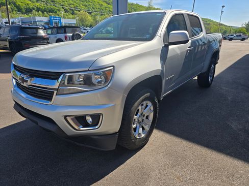 Used 2019 Chevrolet Colorado LT w/ LT Convenience Package AWD/4WD image 3