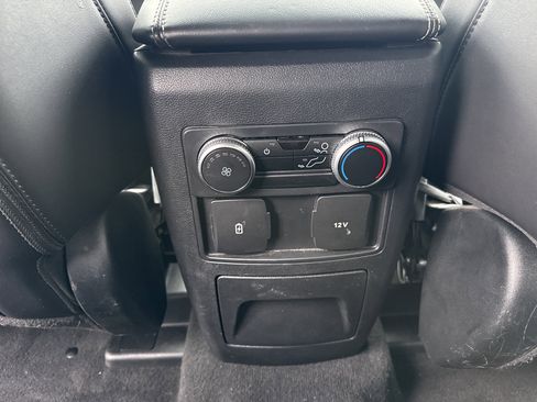 Used 2022 Ford Explorer XLT w/ Equipment Group 202A image 16