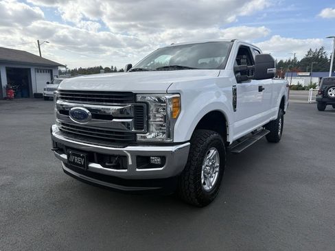 Used 2017 Ford F350 XLT w/ Camper Package image 1