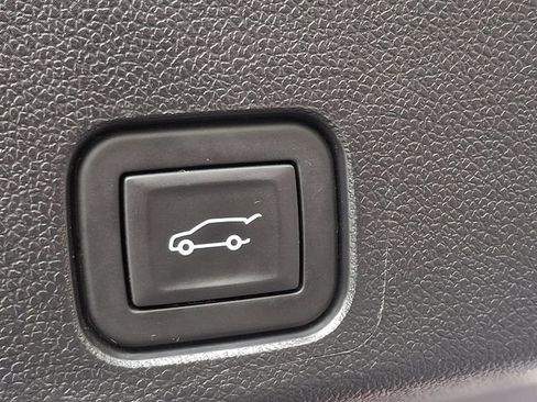 Used 2025 Chevrolet Traverse Z71 AWD/4WD image 30