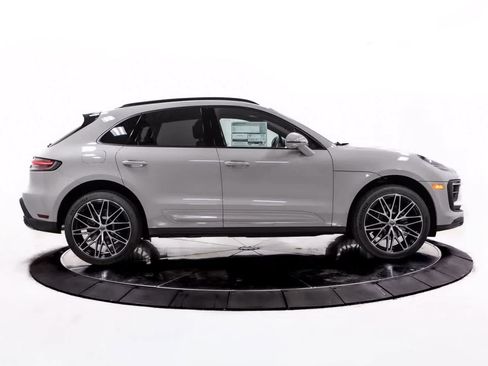 Certified 2026 Porsche Macan AWD/4WD image 8