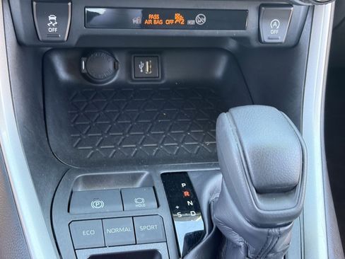 Used 2024 Toyota RAV4 XLE FWD image 22