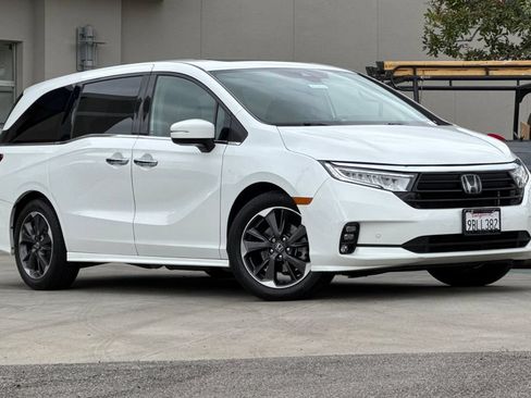 Certified 2022 Honda Odyssey Elite image 2