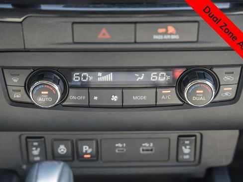 Used 2022 Nissan Frontier SV AWD/4WD image 11