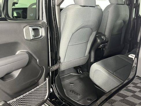 New 2025 Jeep Gladiator Willys image 23