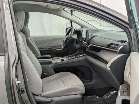 Used 2024 Toyota Sienna LE image 14