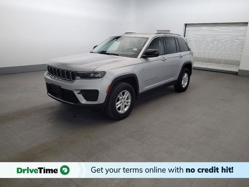 Used 2023 Jeep Grand Cherokee Laredo w/ Luxury Tech Group I AWD/4WD image 1