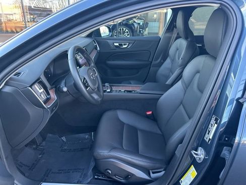 Used 2025 Volvo V60 B5 Cross Country Plus image 17