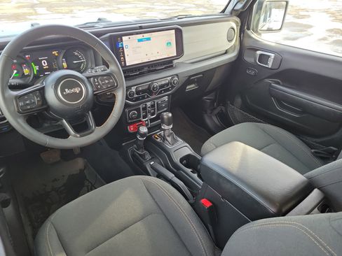 Used 2024 Jeep Wrangler Willys image 19