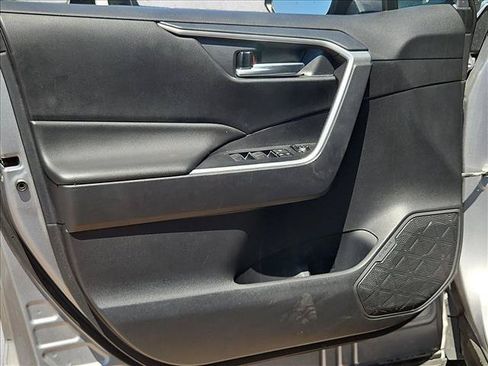 Used 2025 Toyota RAV4 XLE AWD/4WD image 10