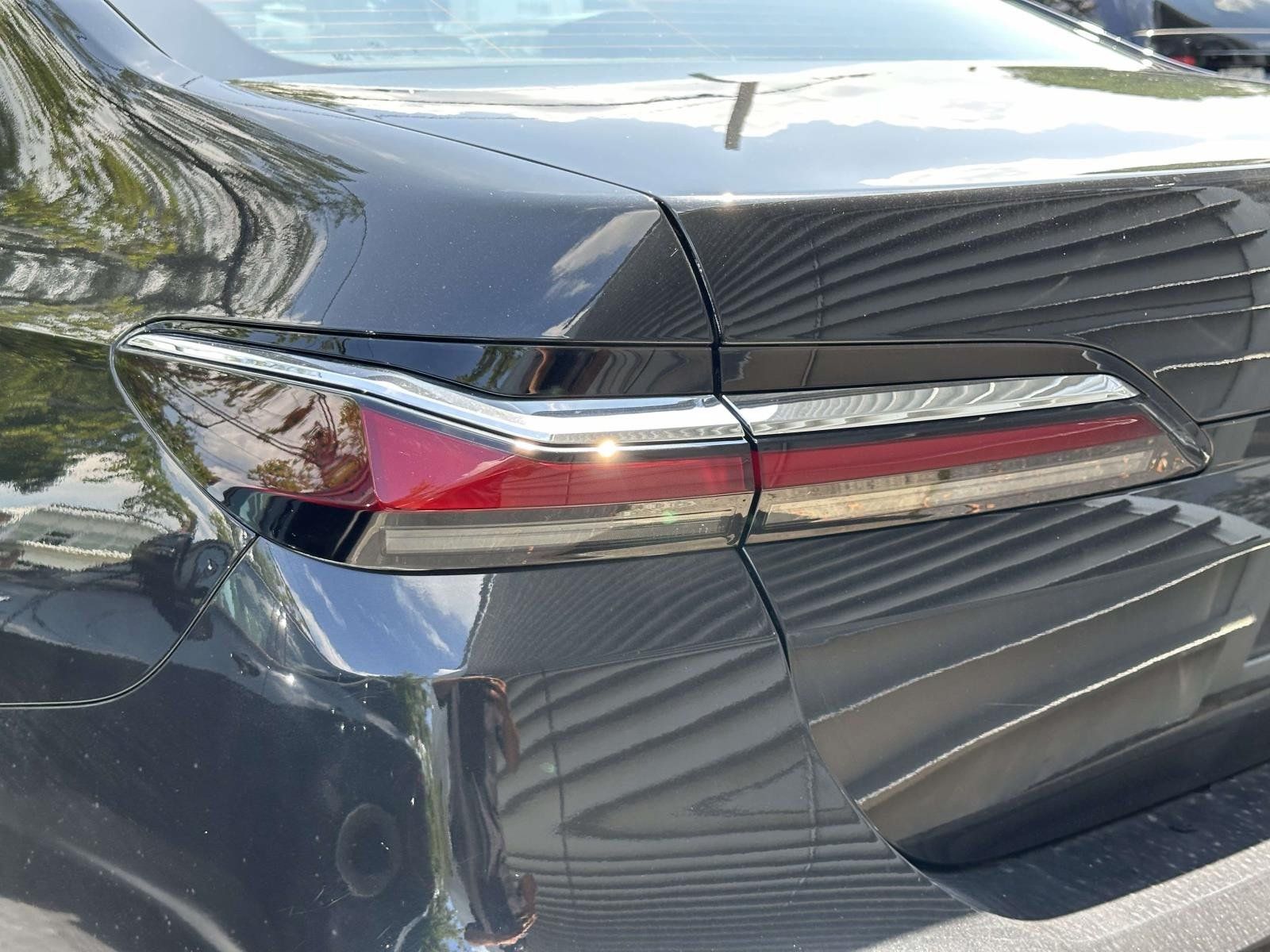 Used 2023 BMW 740i w/ Parking Assistance Package RWD image 9