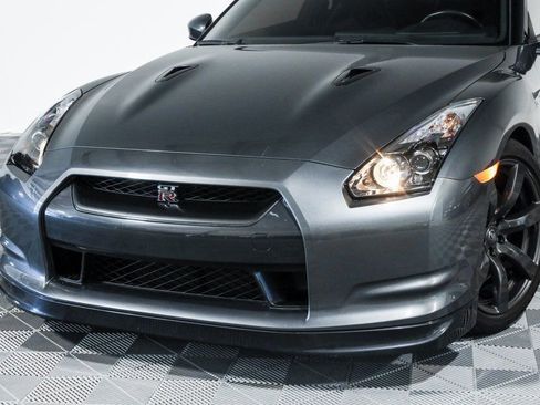 Used 2009 Nissan GT-R Premium image 9