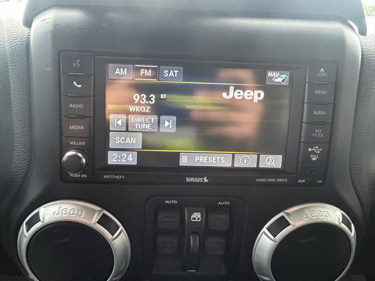 Used 2016 Jeep Wrangler Unlimited Rubicon AWD/4WD image 22