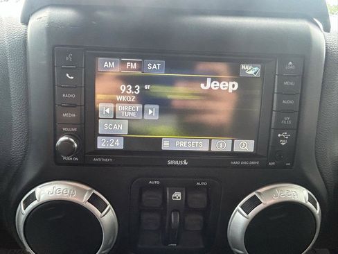 Used 2016 Jeep Wrangler Unlimited Rubicon AWD/4WD image 22