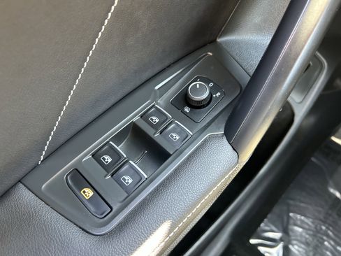 Certified 2024 Volkswagen Tiguan SE image 20