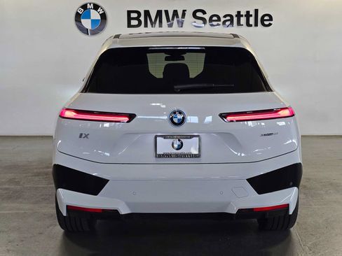 Used 2024 BMW iX xDrive50 w/ Premium Package AWD/4WD image 5