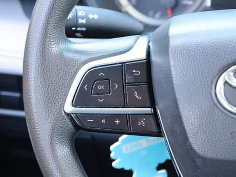 Used 2020 Toyota Highlander L FWD image 28