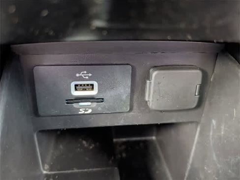 Used 2016 Ford Explorer XLT w/ Equipment Group 202A image 28