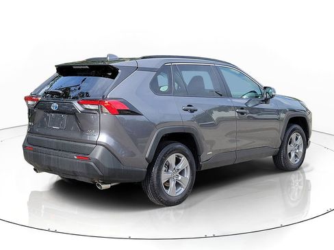 Used 2022 Toyota RAV4 XLE AWD/4WD image 3