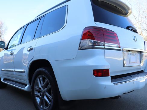 Used 2013 Lexus LX 570 4WD image 11