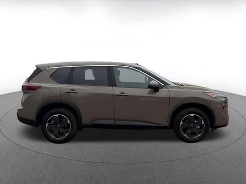 Used 2025 Nissan Rogue SV AWD/4WD image 11