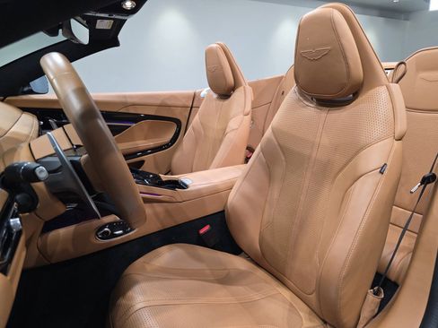 Used 2025 Aston Martin DB12 Convertible image 12