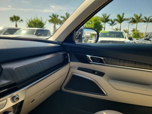 Used 2024 Kia Telluride EX w/ EX Captain's Chair Package FWD image 31