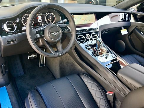 Used 2023 Bentley Continental GT Azure image 2