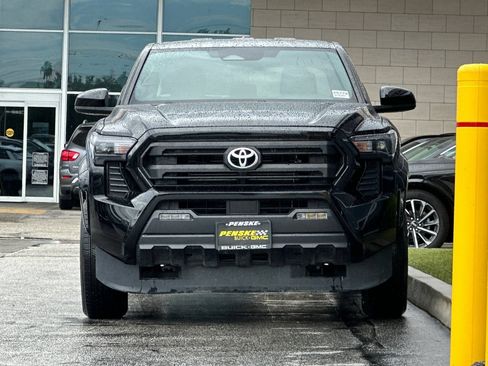 Used 2024 Toyota Tacoma SR5 AWD/4WD image 9