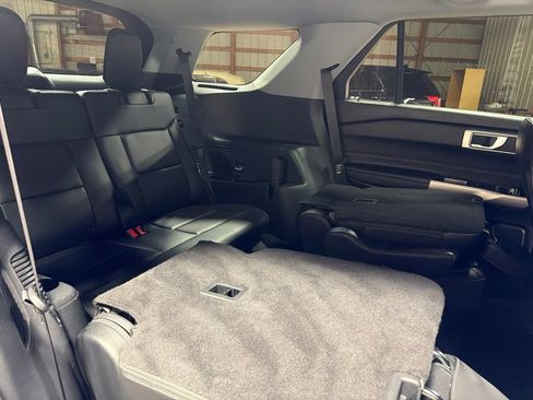Used 2023 Ford Explorer XLT w/ Equipment Group 202A AWD/4WD image 37