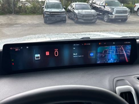 Used 2025 Ford Expedition Active RWD image 18