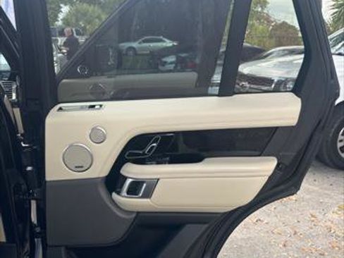 Used 2020 Land Rover Range Rover HSE image 18