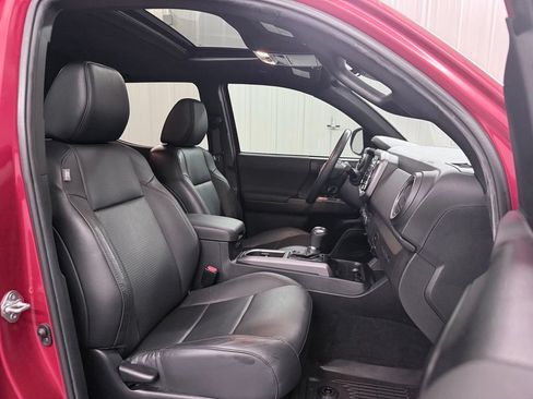 Used 2022 Toyota Tacoma TRD Sport w/ TRD Premium Sport Package AWD/4WD image 40
