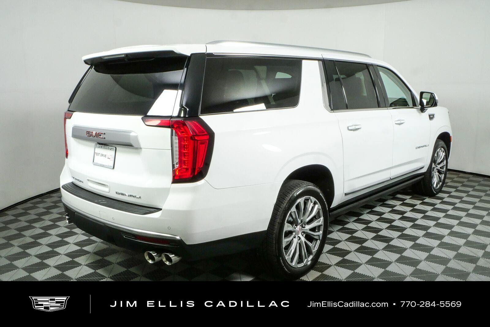Used 2021 GMC Yukon XL Denali w/ Denali Premium Package RWD image 3